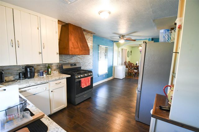 520 W Oak Street, Gunter, TX 75058