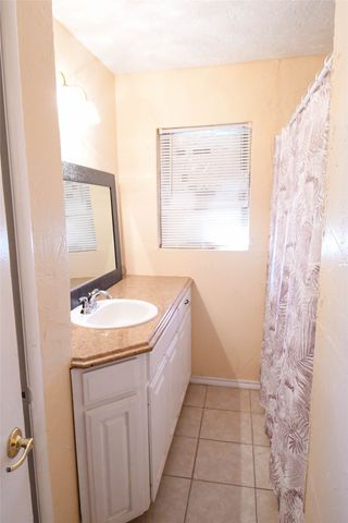 520 W Oak Street, Gunter, TX 75058