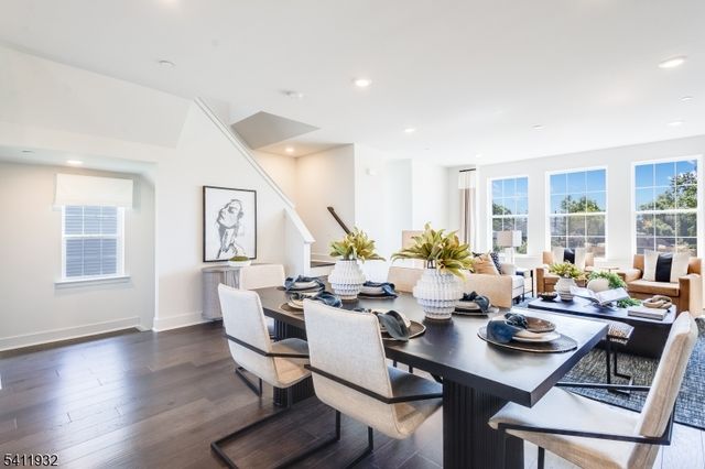 81 Eastwood Ter 81, East Hanover Twp., NJ 07936