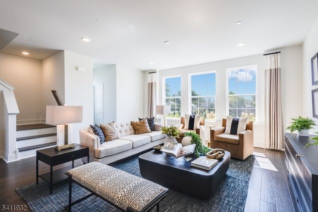 81 Eastwood Ter 81, East Hanover Twp., NJ 07936