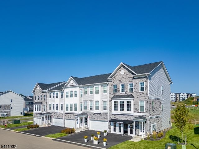 81 Eastwood Ter 81, East Hanover Twp., NJ 07936