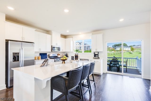 81 Eastwood Ter 81, East Hanover Twp., NJ 07936