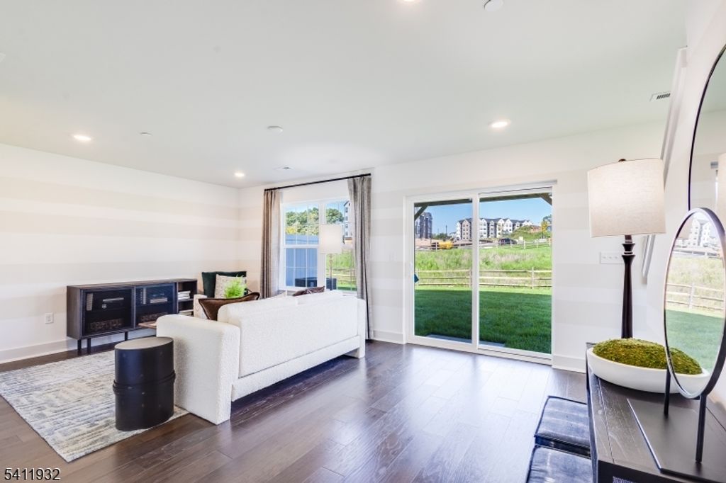 81 Eastwood Ter 81, East Hanover Twp., NJ 07936