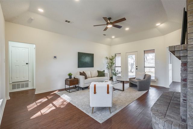 7908 Moss Rock Drive, Fort Worth, TX 76123