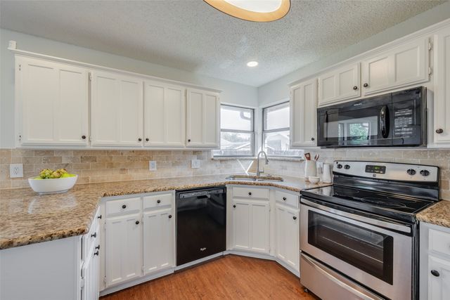 7908 Moss Rock Drive, Fort Worth, TX 76123