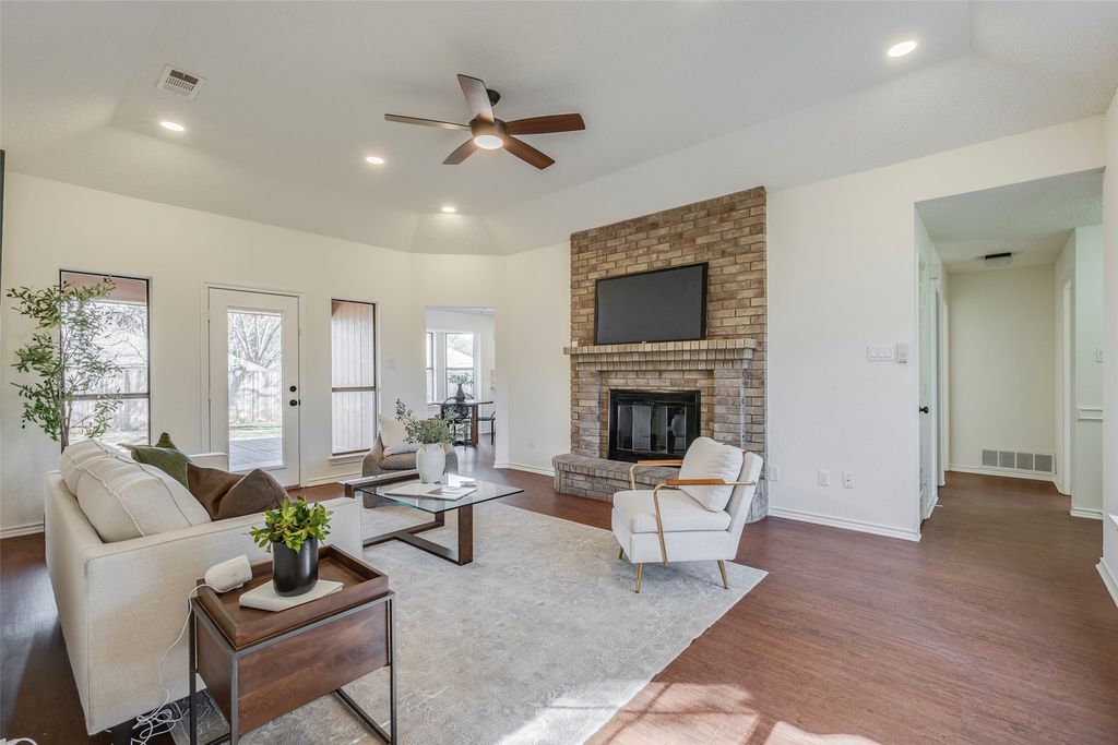 7908 Moss Rock Drive, Fort Worth, TX 76123