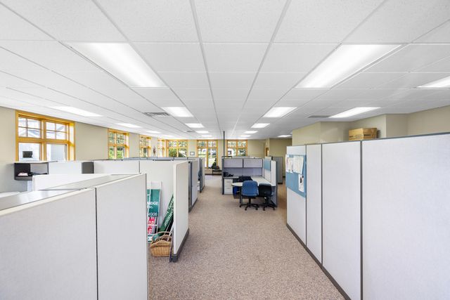 3598 Green Pointe Center, Heath Twp, MI 49419