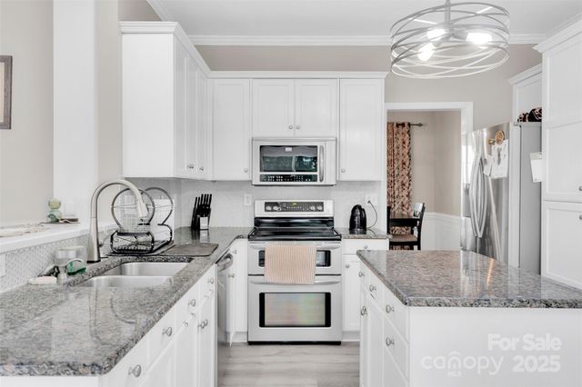 2518 Pimpernel Road, Charlotte, NC 28213