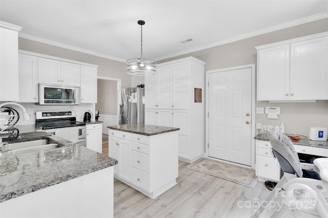 2518 Pimpernel Road, Charlotte, NC 28213