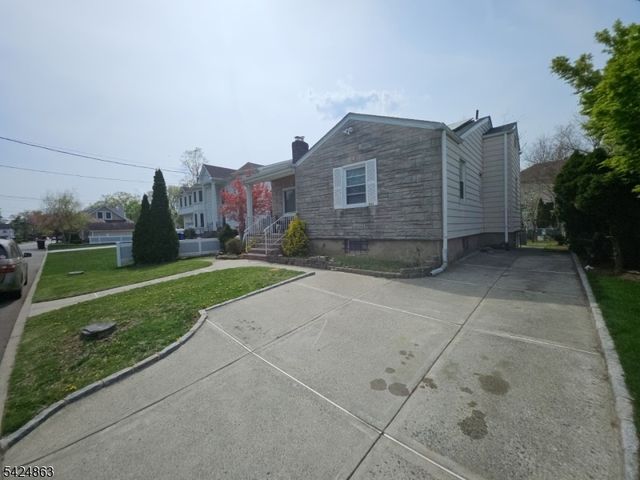 431 Terhune Ave, Paramus Boro, NJ 07652