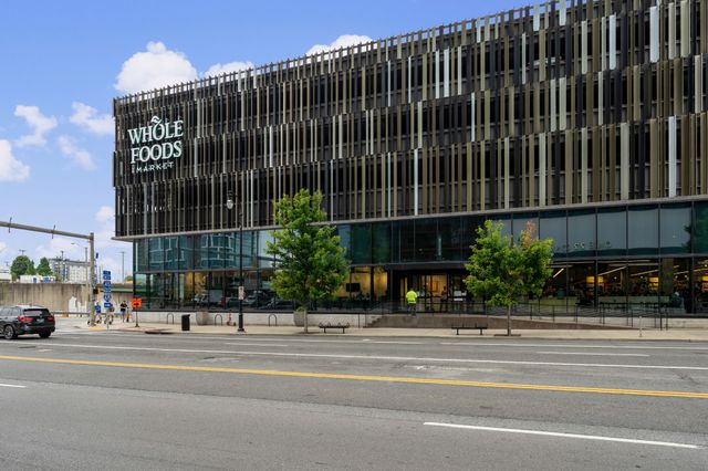 415 Church St Apt 1805, Nashville, TN 37219