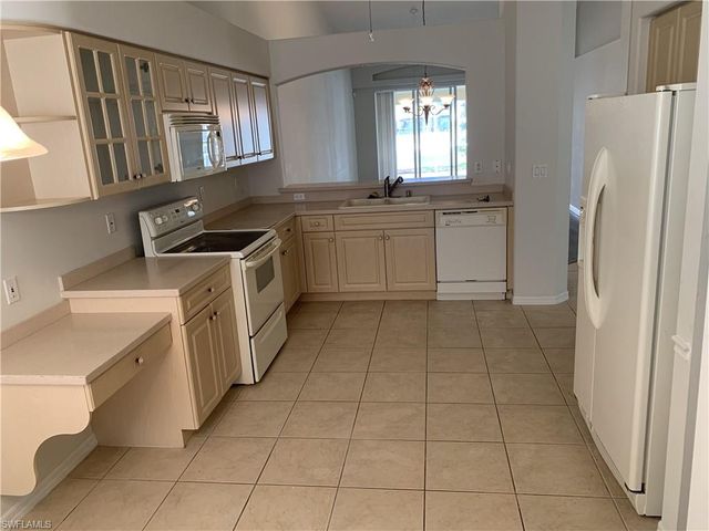 8148 Tauren CT N332, Naples, FL 34119