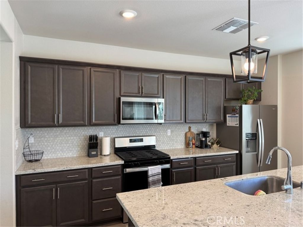 855 Helmsley, Vacaville, CA 95687