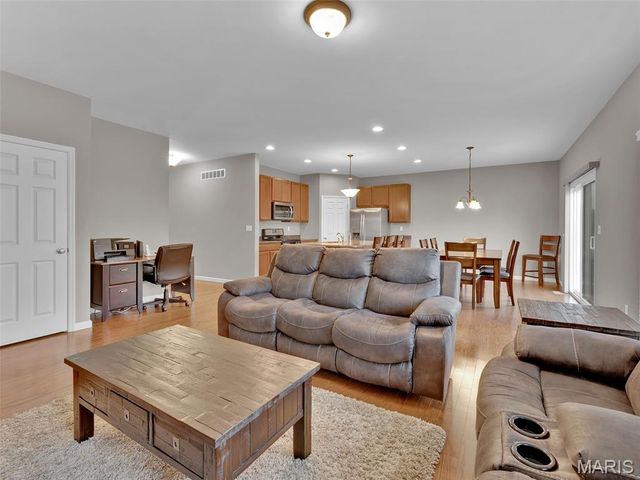 539 Crystal Stream Drive, Wentzville, MO 63385