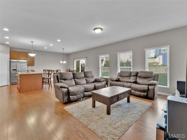 539 Crystal Stream Drive, Wentzville, MO 63385