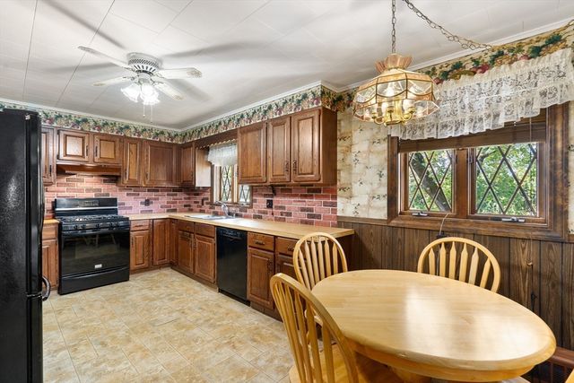 102 Lovefield St, Easthampton, MA 01027