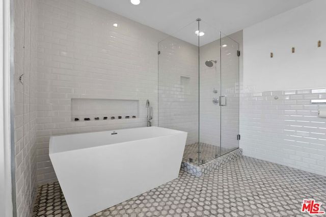 8450 Carlton Way, Los Angeles, CA 90069
