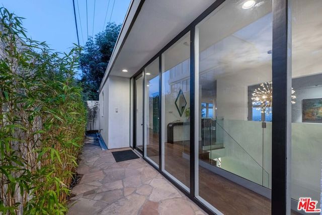 8450 Carlton Way, Los Angeles, CA 90069