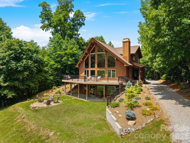 49 Western Eagle Drive, Hendersonville, NC 28792