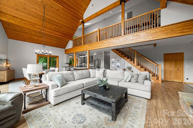 49 Western Eagle Drive, Hendersonville, NC 28792