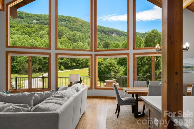 49 Western Eagle Drive, Hendersonville, NC 28792