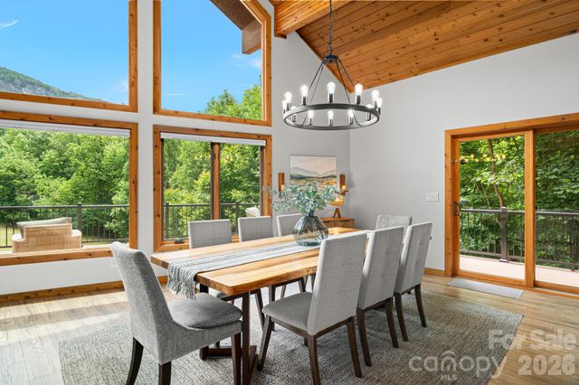 49 Western Eagle Drive, Hendersonville, NC 28792