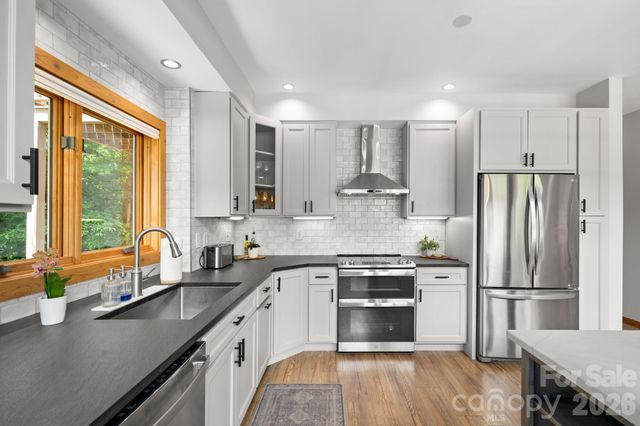 49 Western Eagle Drive, Hendersonville, NC 28792
