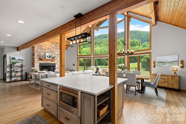 49 Western Eagle Drive, Hendersonville, NC 28792