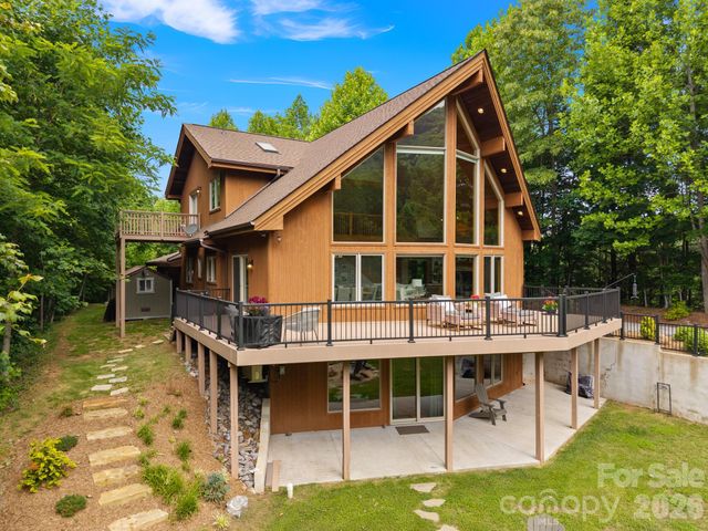49 Western Eagle Drive, Hendersonville, NC 28792
