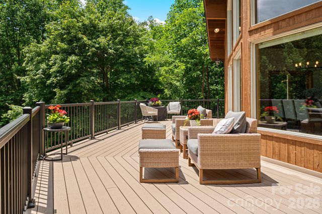 49 Western Eagle Drive, Hendersonville, NC 28792