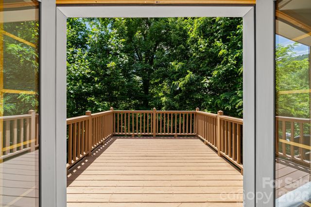 49 Western Eagle Drive, Hendersonville, NC 28792