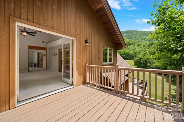 49 Western Eagle Drive, Hendersonville, NC 28792