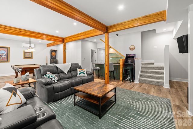 49 Western Eagle Drive, Hendersonville, NC 28792