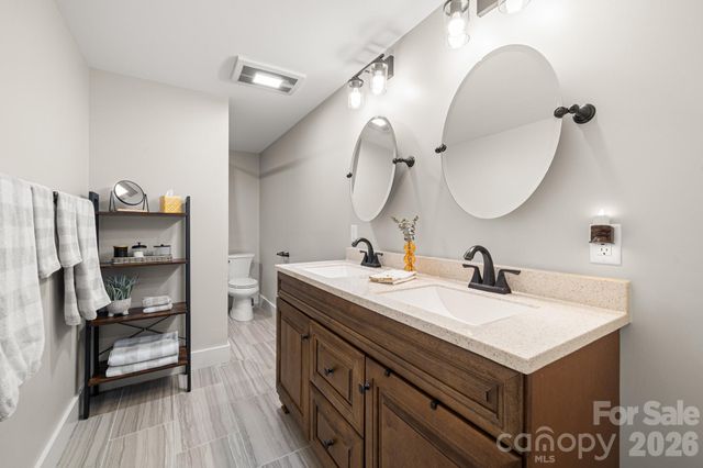 49 Western Eagle Drive, Hendersonville, NC 28792