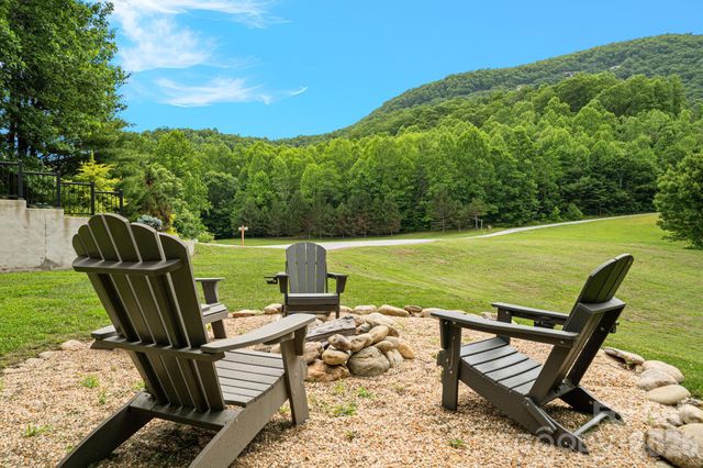 49 Western Eagle Drive, Hendersonville, NC 28792