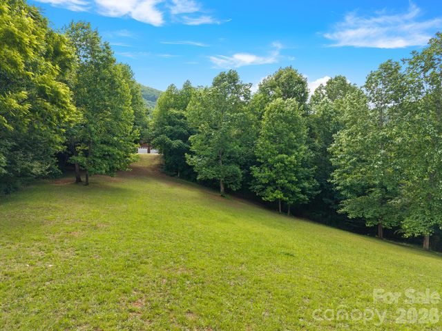 49 Western Eagle Drive, Hendersonville, NC 28792