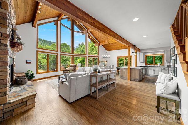 49 Western Eagle Drive, Hendersonville, NC 28792