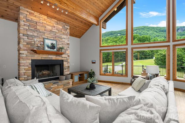 49 Western Eagle Drive, Hendersonville, NC 28792
