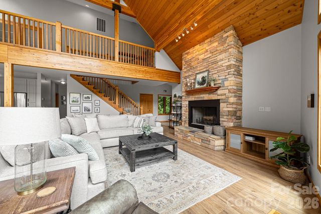 49 Western Eagle Drive, Hendersonville, NC 28792