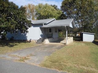 136 Third St, Clinton, AR 72031