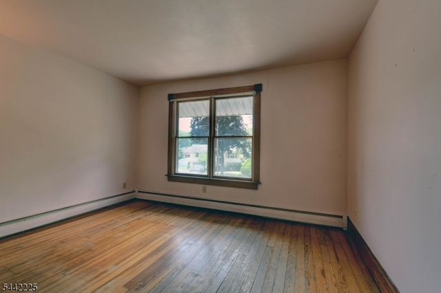 8 Brian Ct, Pequannock Twp., NJ 07440