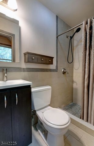 8 Brian Ct, Pequannock Twp., NJ 07440