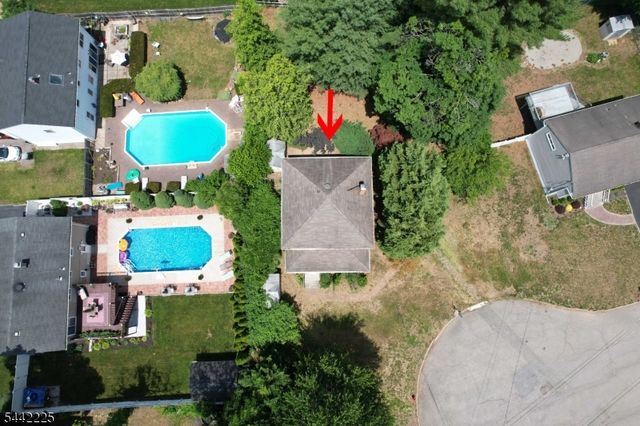 8 Brian Ct, Pequannock Twp., NJ 07440