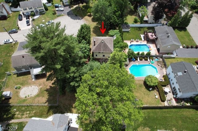 8 Brian Ct, Pequannock Twp., NJ 07440