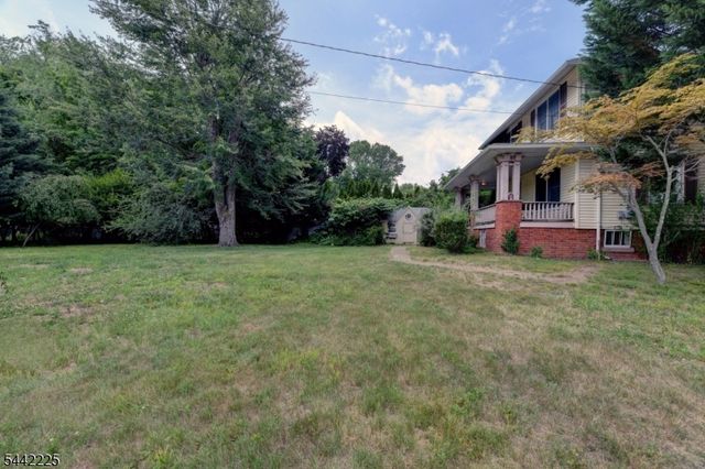 8 Brian Ct, Pequannock Twp., NJ 07440