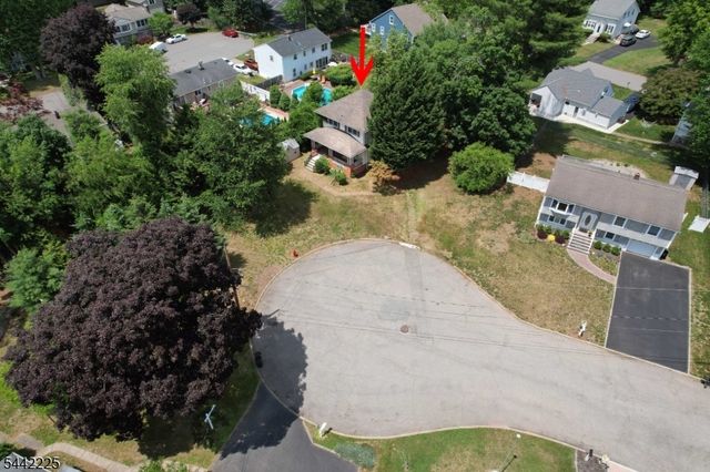 8 Brian Ct, Pequannock Twp., NJ 07440