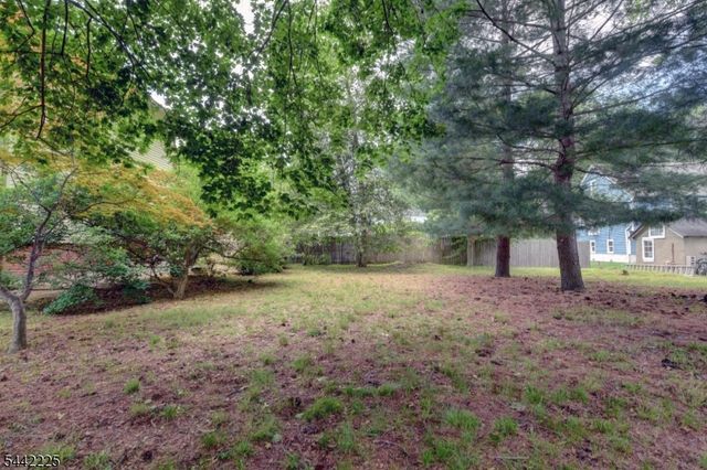 8 Brian Ct, Pequannock Twp., NJ 07440