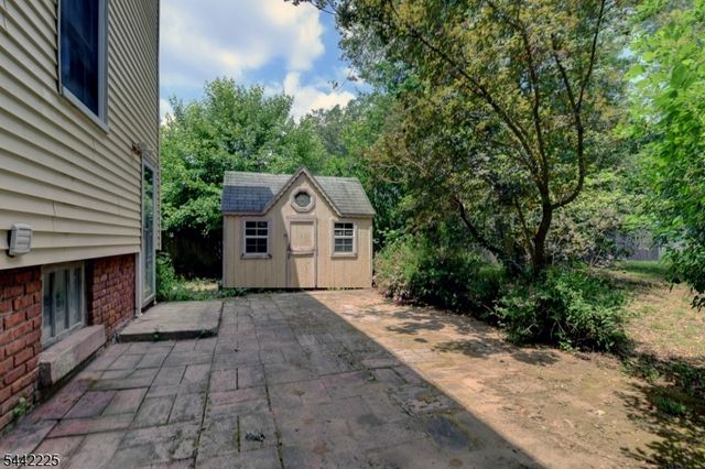 8 Brian Ct, Pequannock Twp., NJ 07440