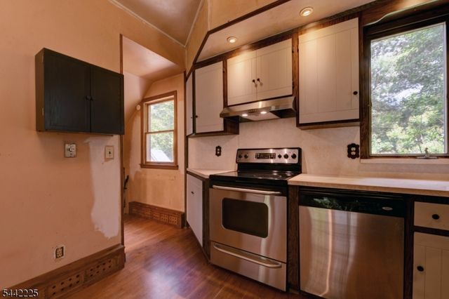 8 Brian Ct, Pequannock Twp., NJ 07440