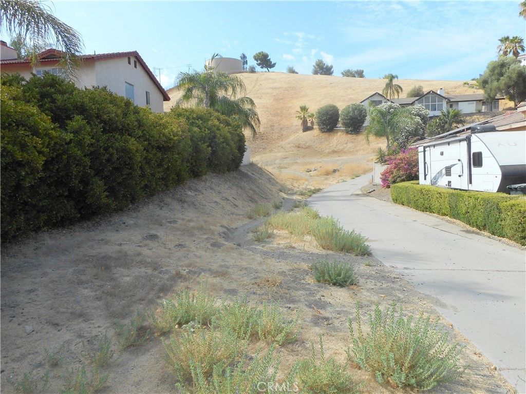 163 LASSON, Canyon Lake, CA 92587 — photo 2